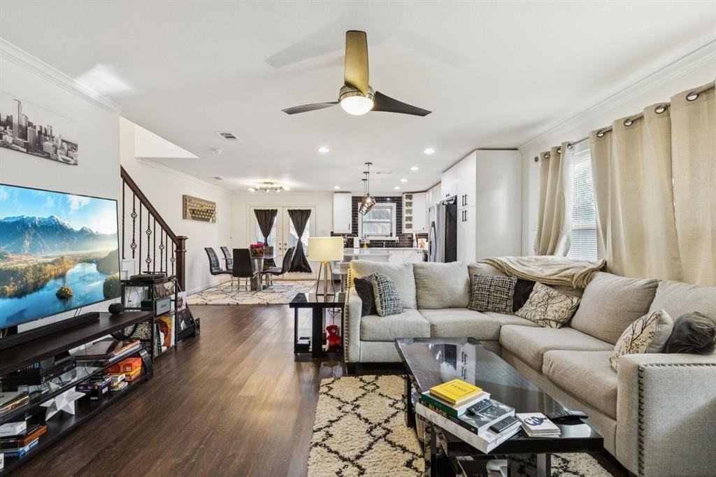 419 Avenue L - Photo 6 of 25