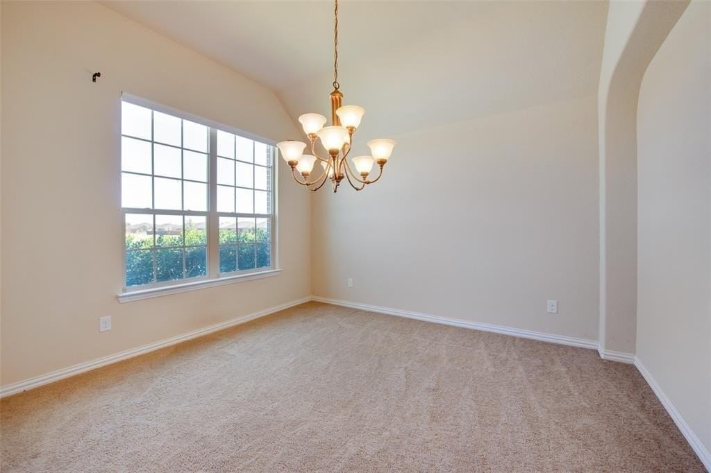 8856 Devonshire Dr - Photo 4 of 29