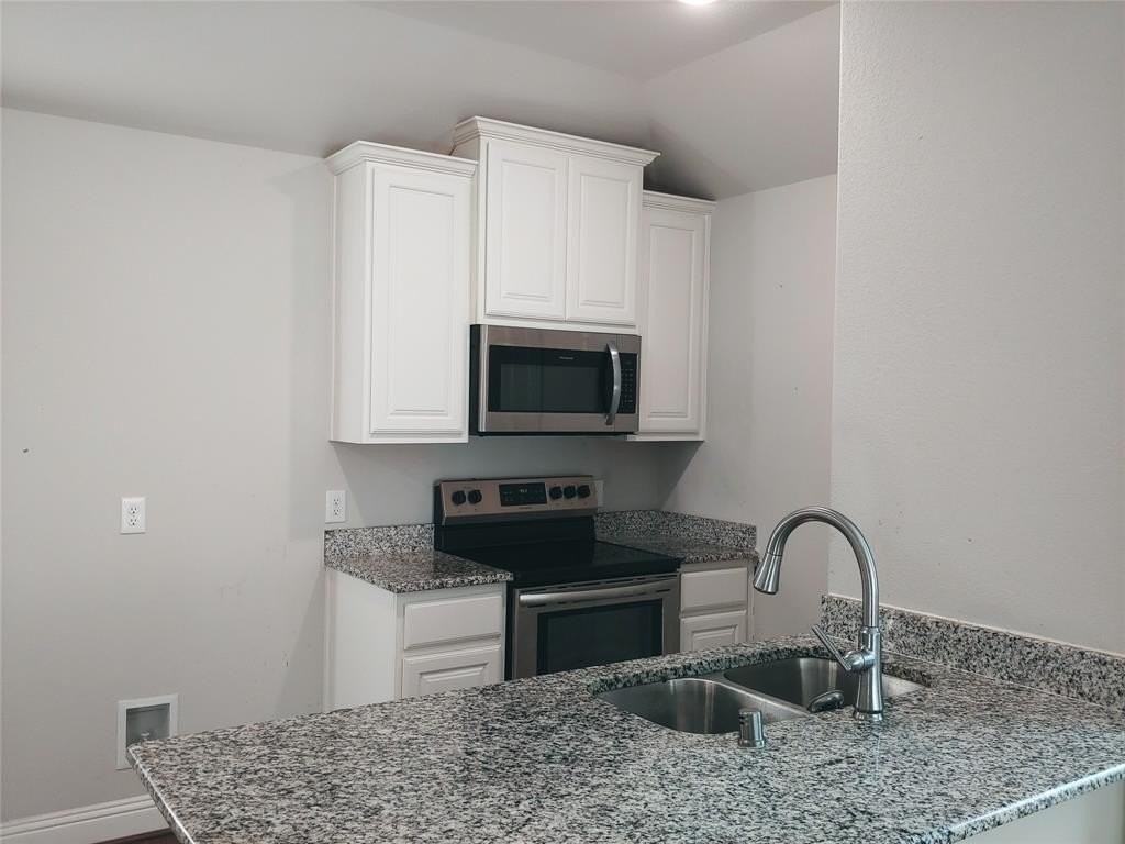 1429 Warringwood Dr - Photo 2 of 8