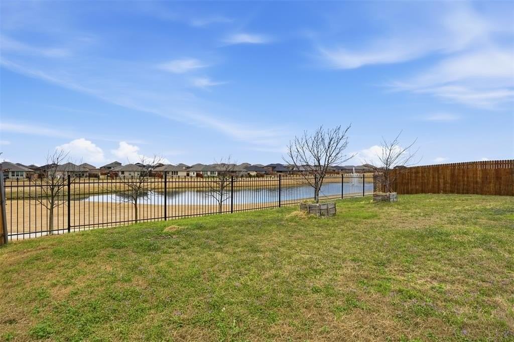 1208 Burlingame Dr - Photo 2 of 28