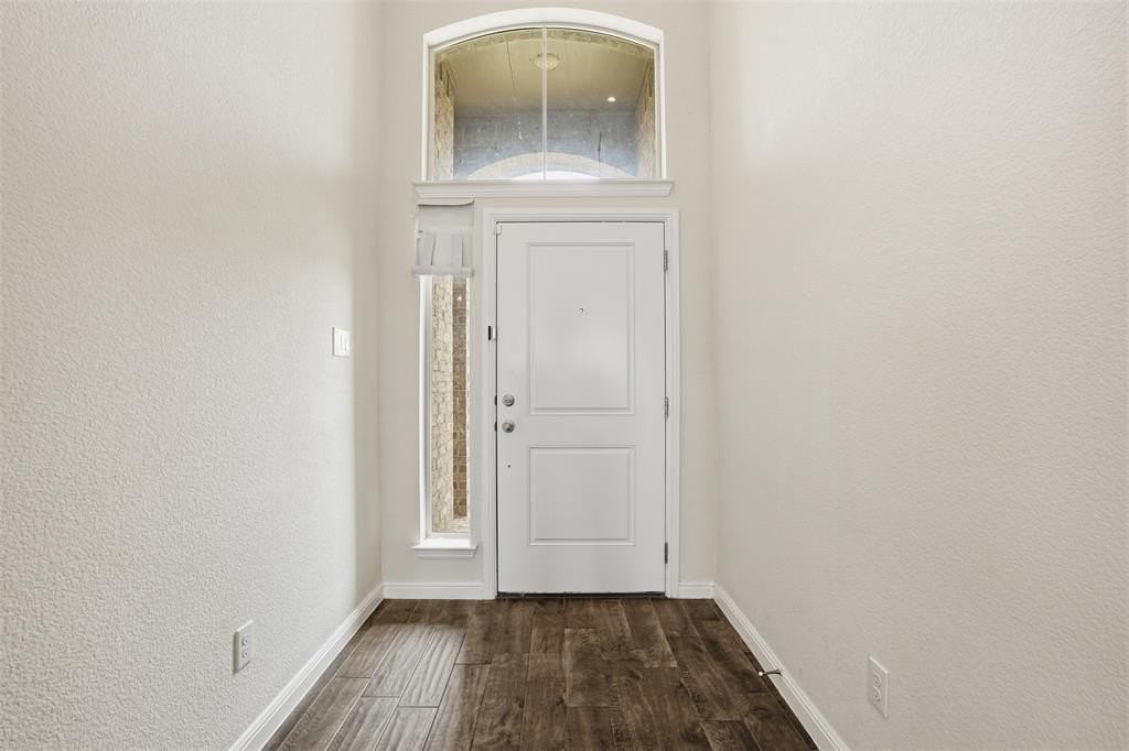 1208 Burlingame Dr - Photo 3 of 28