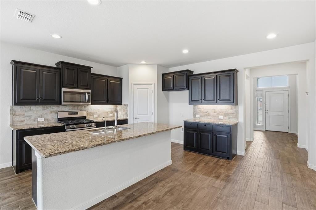 1208 Burlingame Dr - Photo 5 of 28