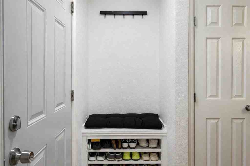 3121 Rutz St - Photo 3 of 24