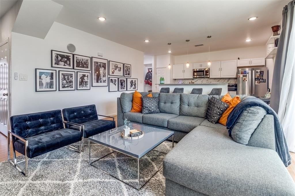 3121 Rutz St - Photo 6 of 24