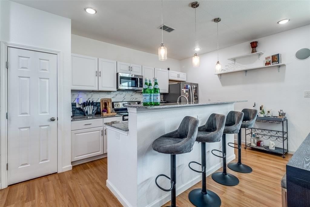 3121 Rutz St - Photo 7 of 24