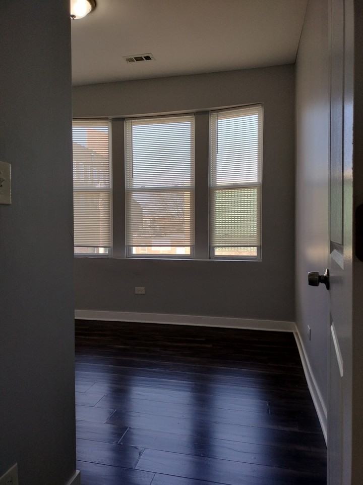 1945 W 48th St #1945-2 - Photo 3 of 19