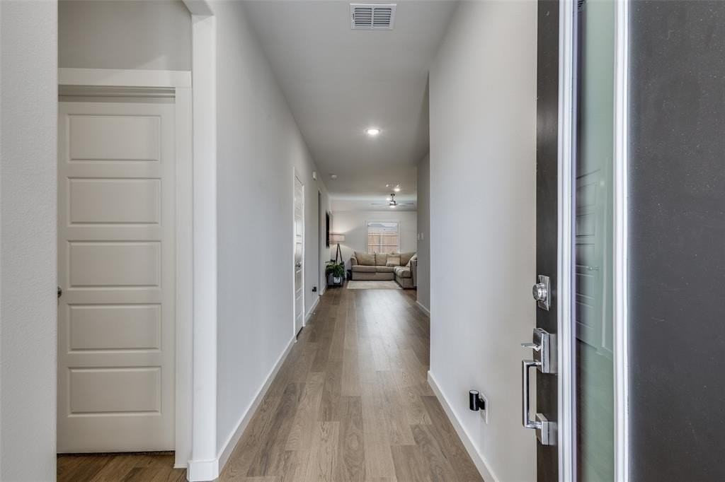 710 Tidal Dr - Photo 4 of 26