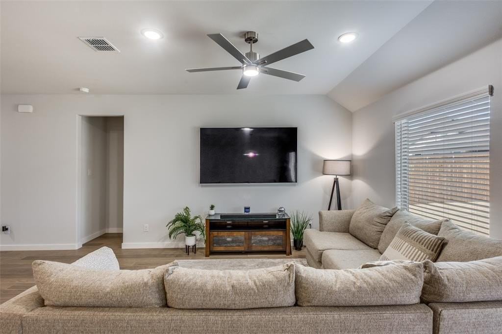 710 Tidal Dr - Photo 6 of 26