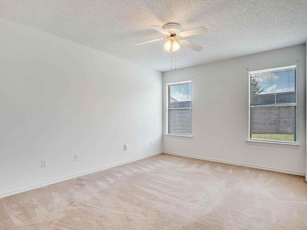 10820 Edgewater Dr - Photo 5 of 13