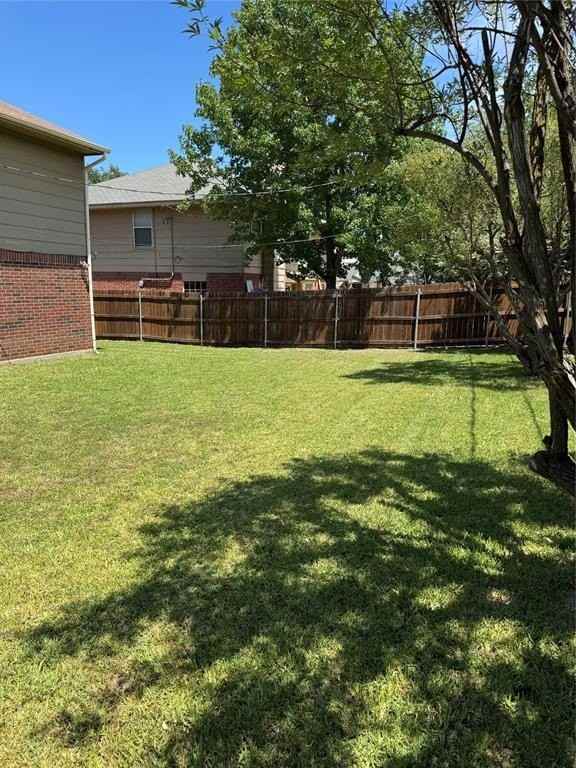 1114 Cherrytree Dr - Photo 2 of 10