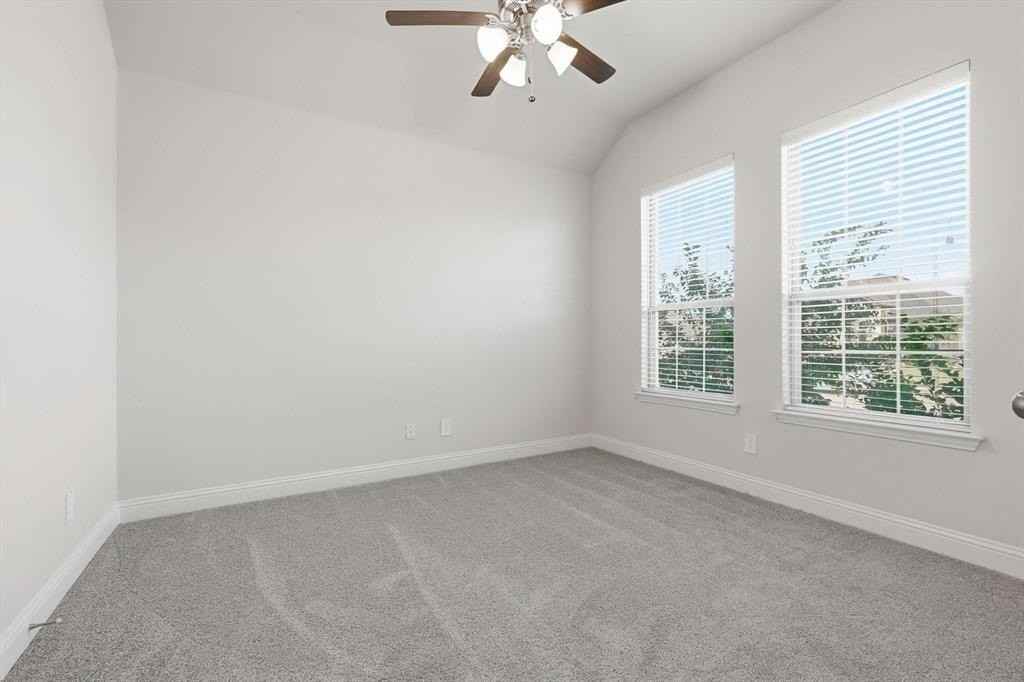 513 Oleander Dr - Photo 3 of 40