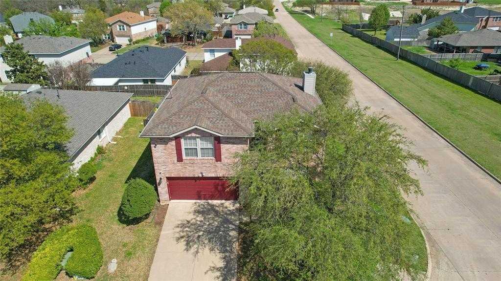 1921 Southridge Ln - Photo 3 of 34