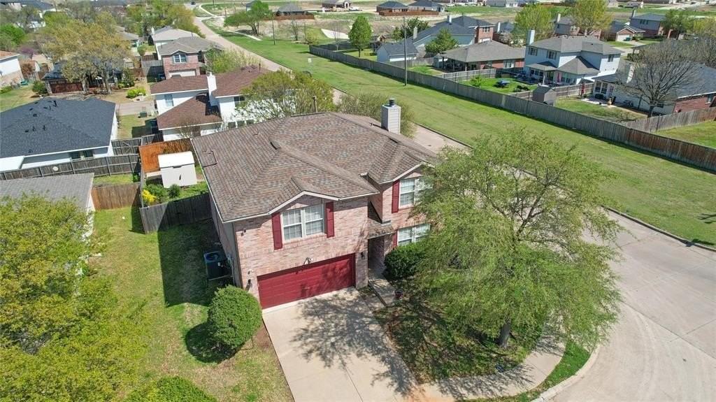 1921 Southridge Ln - Photo 4 of 34