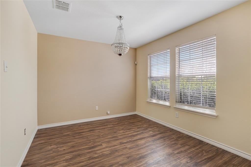 1921 Southridge Ln - Photo 5 of 34