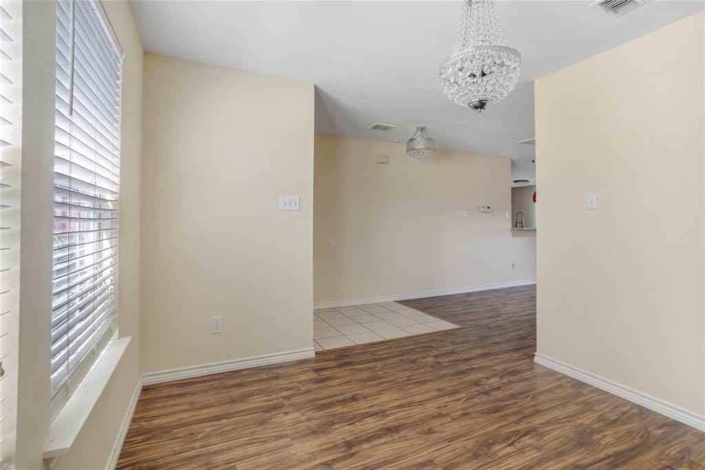 1921 Southridge Ln - Photo 6 of 34