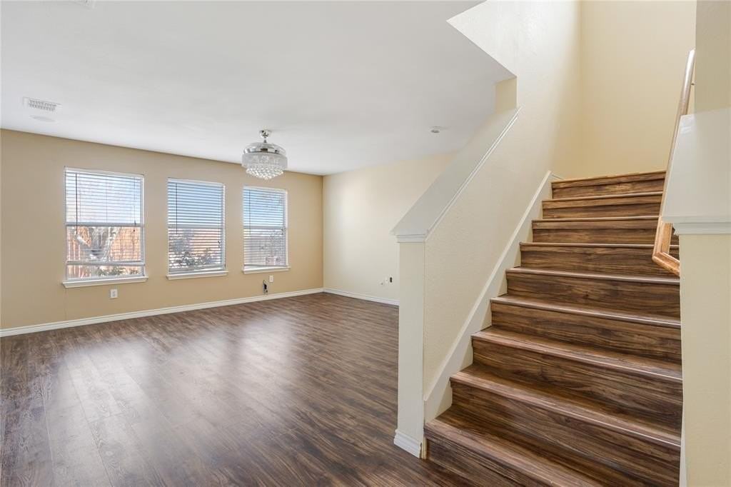 1921 Southridge Ln - Photo 7 of 34