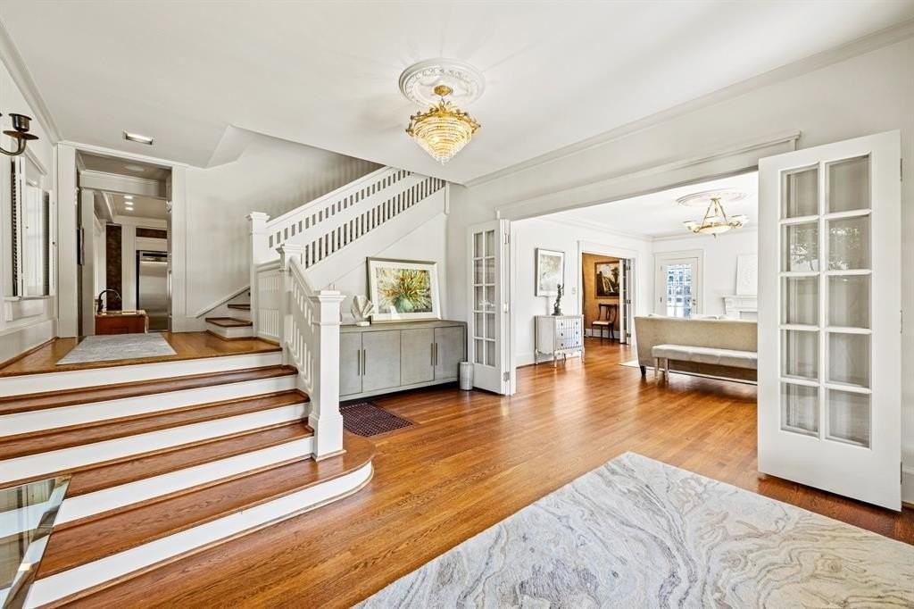 5617 Swiss Ave - Photo 3 of 34