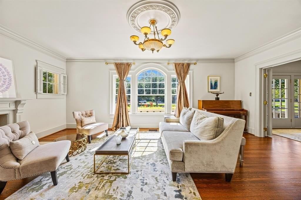 5617 Swiss Ave - Photo 4 of 34