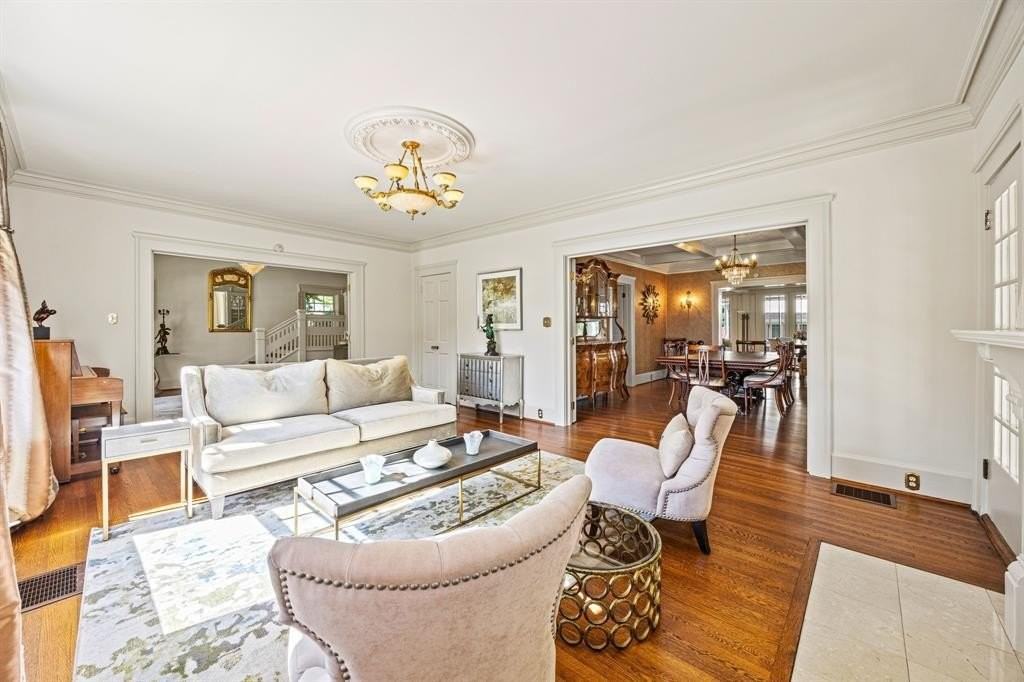 5617 Swiss Ave - Photo 5 of 34