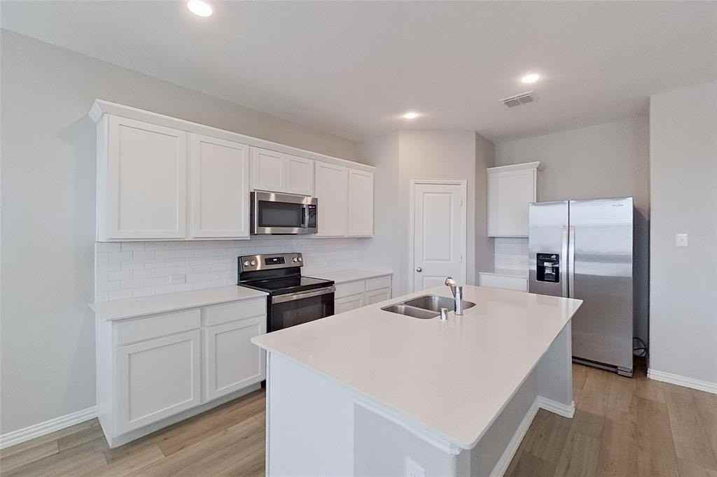 260 Jenkinson Dr - Photo 6 of 30