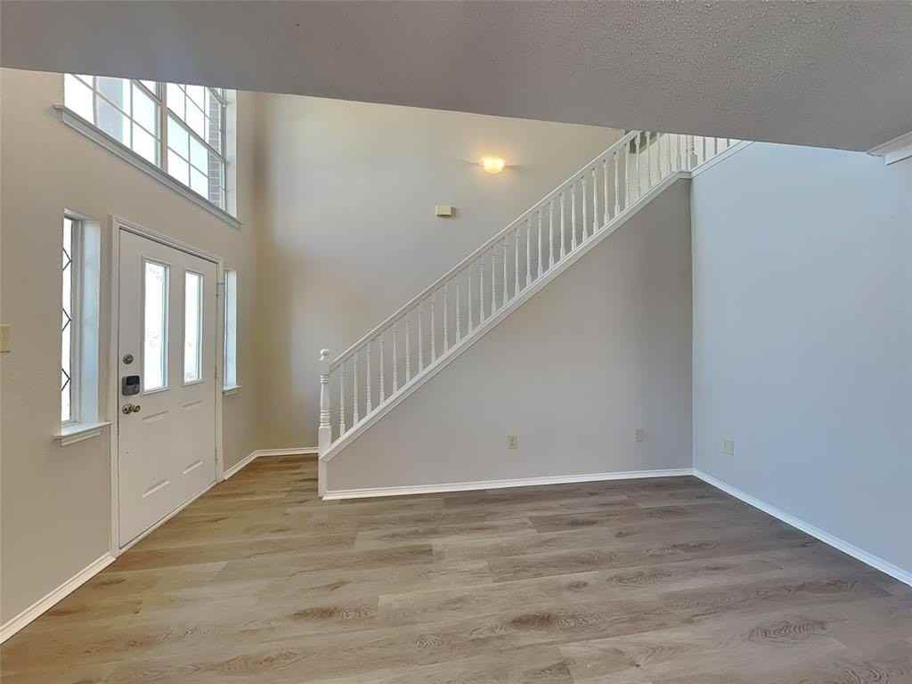 1110 Orangewood Ln - Photo 2 of 19