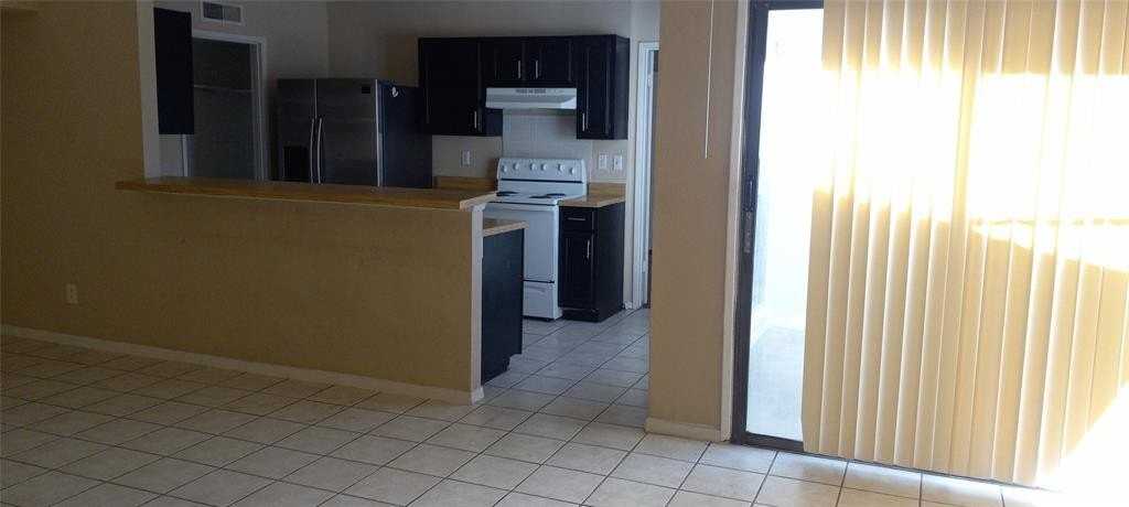 4605 Jenkins Cir - Photo 3 of 6