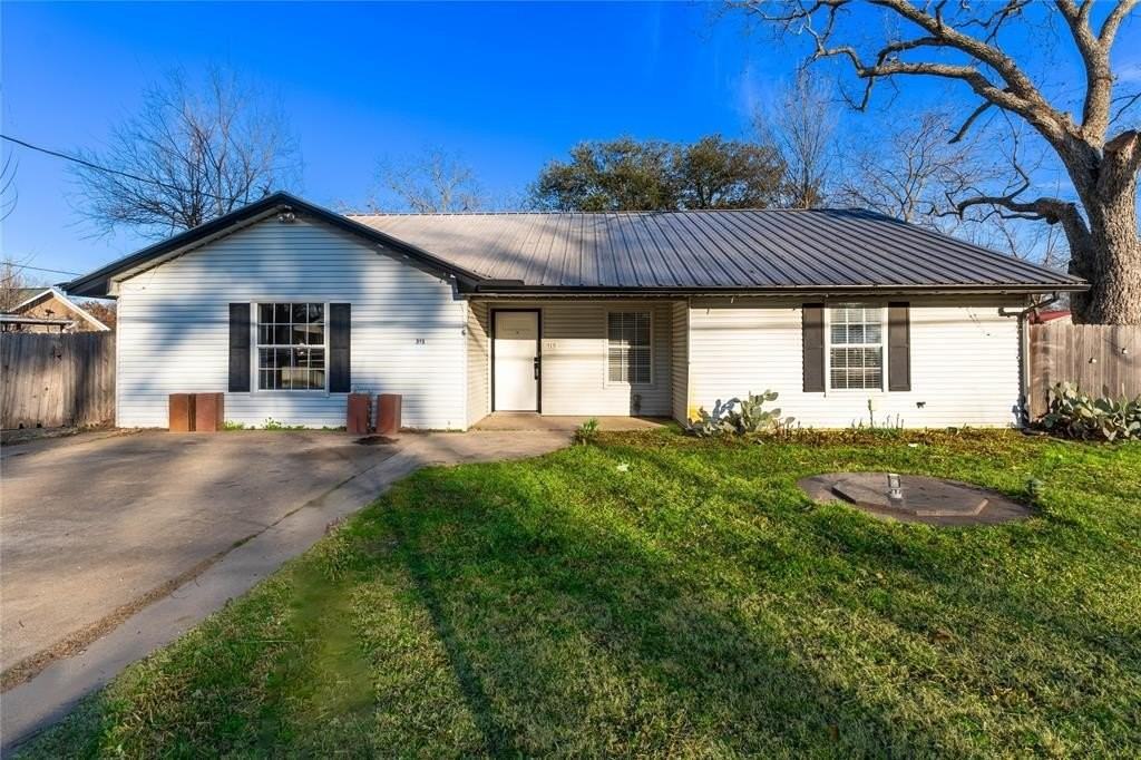 313 S Prairie St - Photo 2 of 16