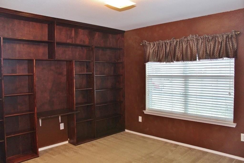 229 Colt Dr - Photo 7 of 19