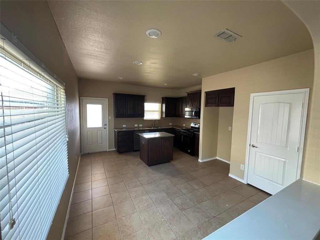 1828 Velarde Rd - Photo 4 of 15