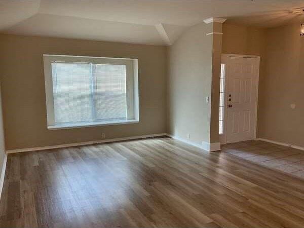 8429 Beaufort Ct - Photo 3 of 9