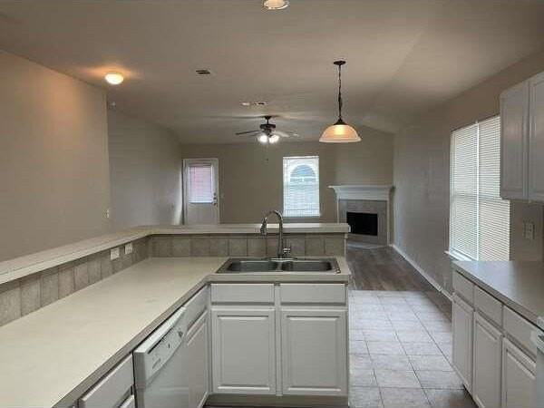 8429 Beaufort Ct - Photo 5 of 9