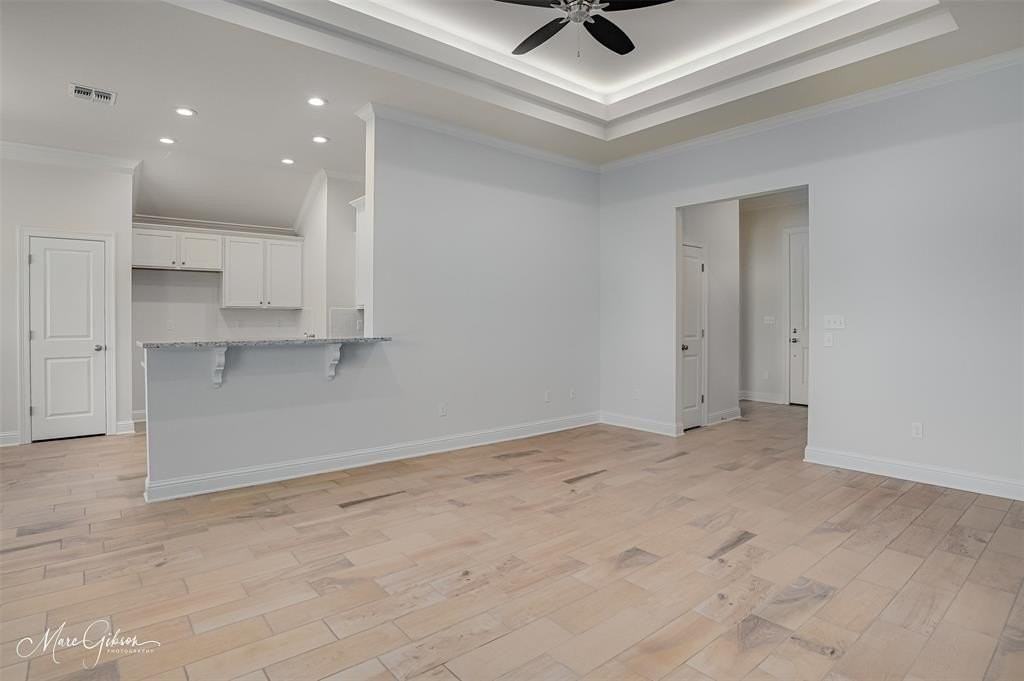 256 Sedgewick Ave - Photo 4 of 17