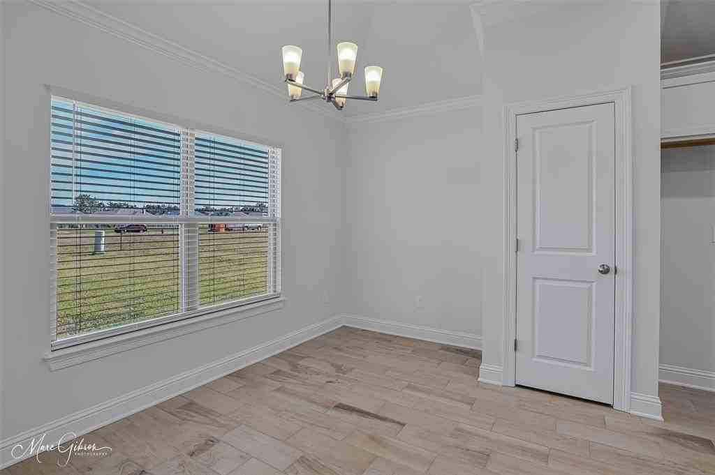 256 Sedgewick Ave - Photo 5 of 17