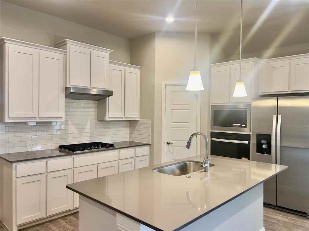 2708 Mccormick St - Photo 4 of 31