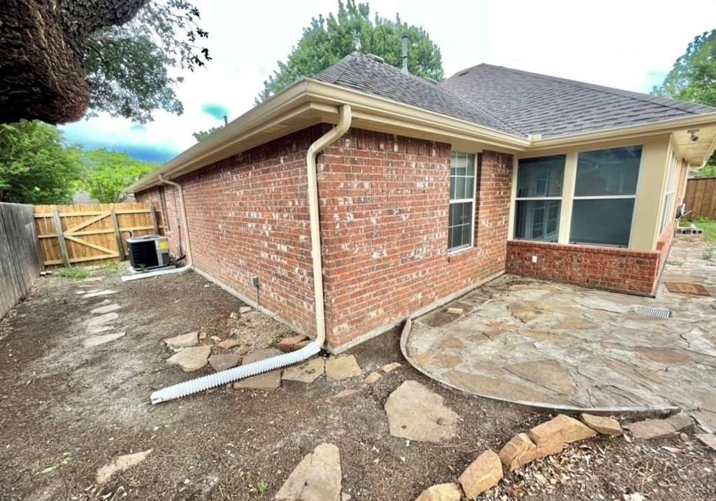 621 Tulane Dr - Photo 2 of 18