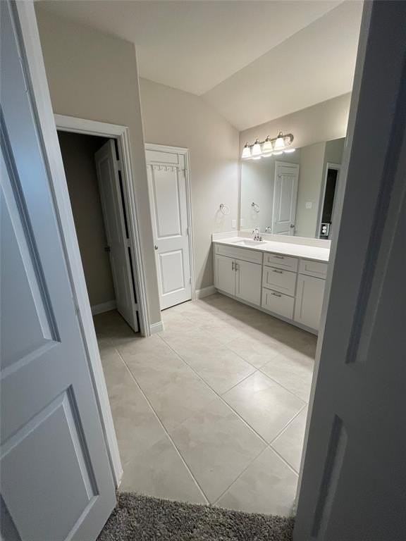 560 Hutchinson Ln - Photo 3 of 25