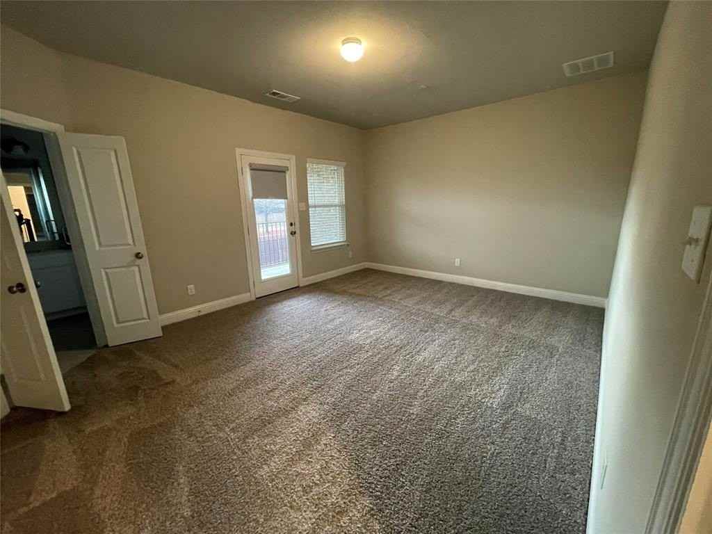 560 Hutchinson Ln - Photo 5 of 25