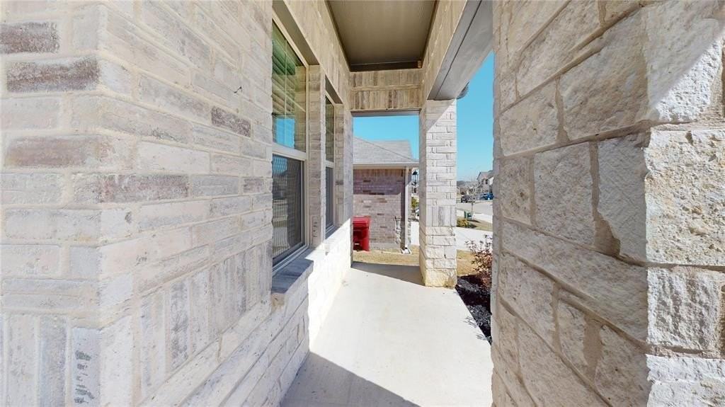 2125 Dunbar Dr - Photo 4 of 40