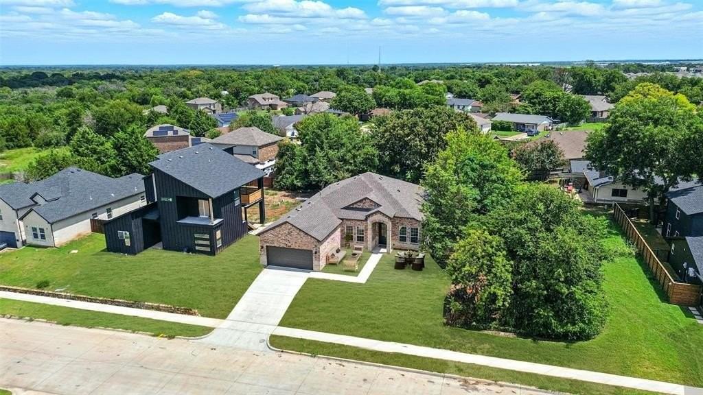 716 Oak Creek Dr - Photo 2 of 35