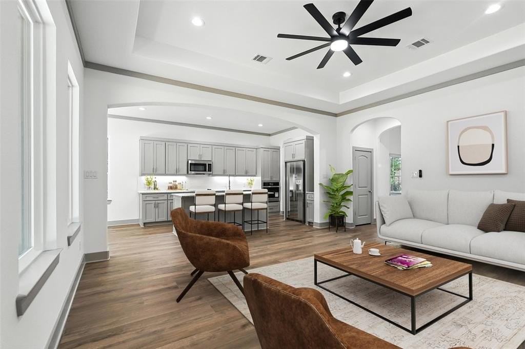 716 Oak Creek Dr - Photo 4 of 35