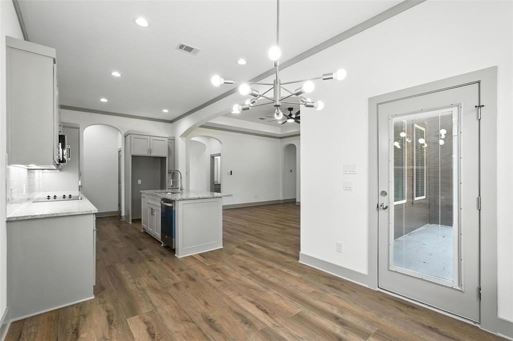 716 Oak Creek Dr - Photo 6 of 35