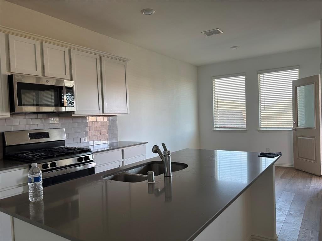 5748 Morvich Dr - Photo 7 of 17