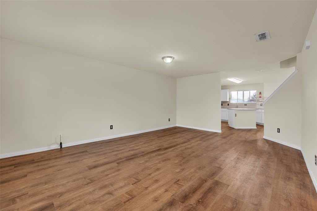 917 Bloomfield Dr - Photo 5 of 35