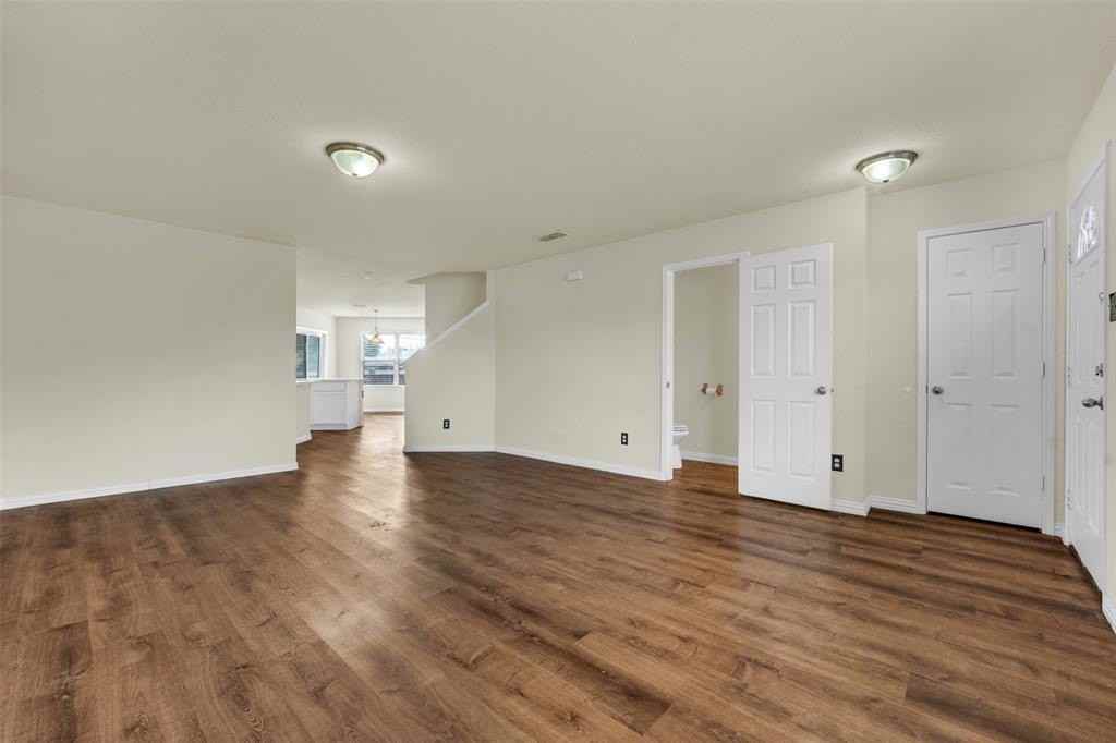 917 Bloomfield Dr - Photo 6 of 35