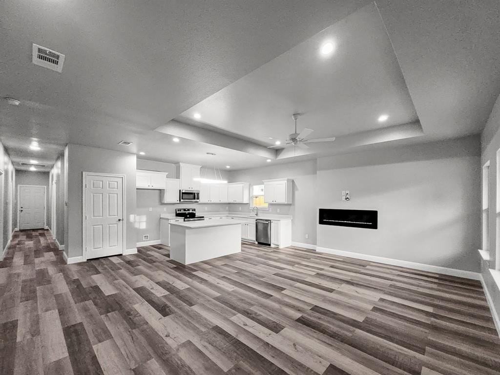 1223 Wesley St - Photo 4 of 18