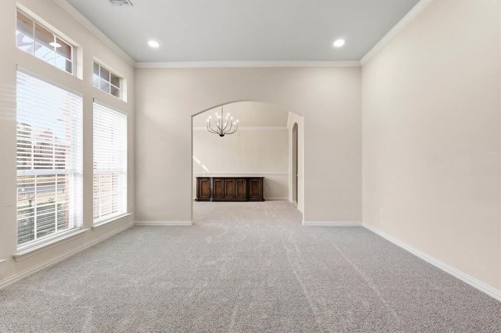 4413 Helston Dr - Photo 5 of 36