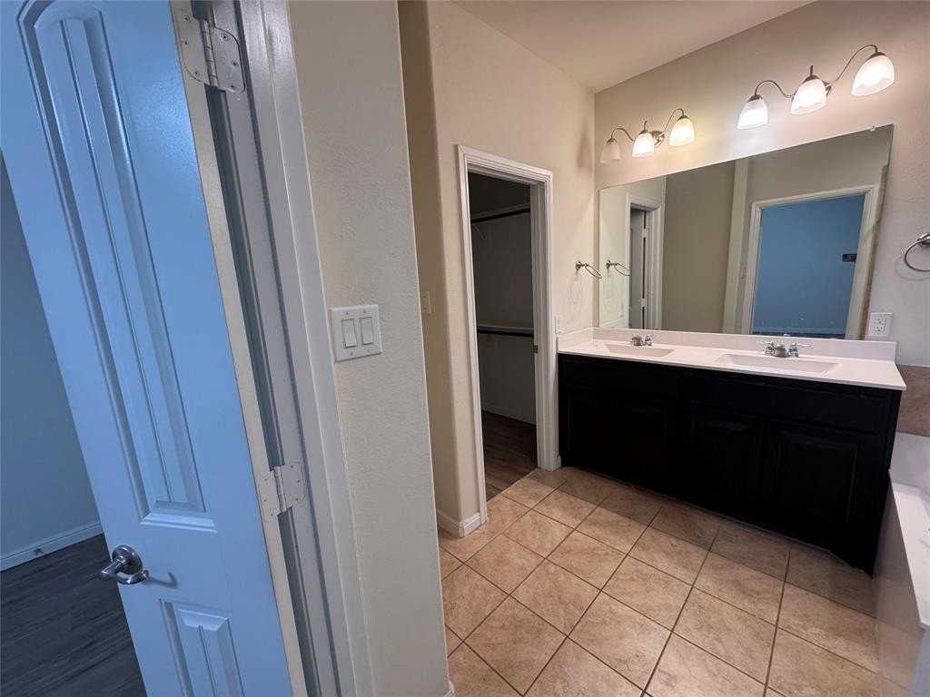 9121 Stormcrow Dr - Photo 5 of 17