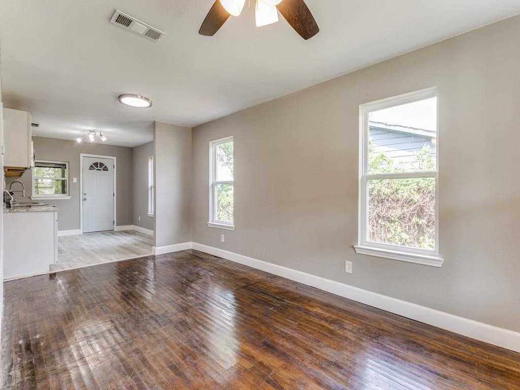 8121 W Elizabeth Ln - Photo 2 of 22