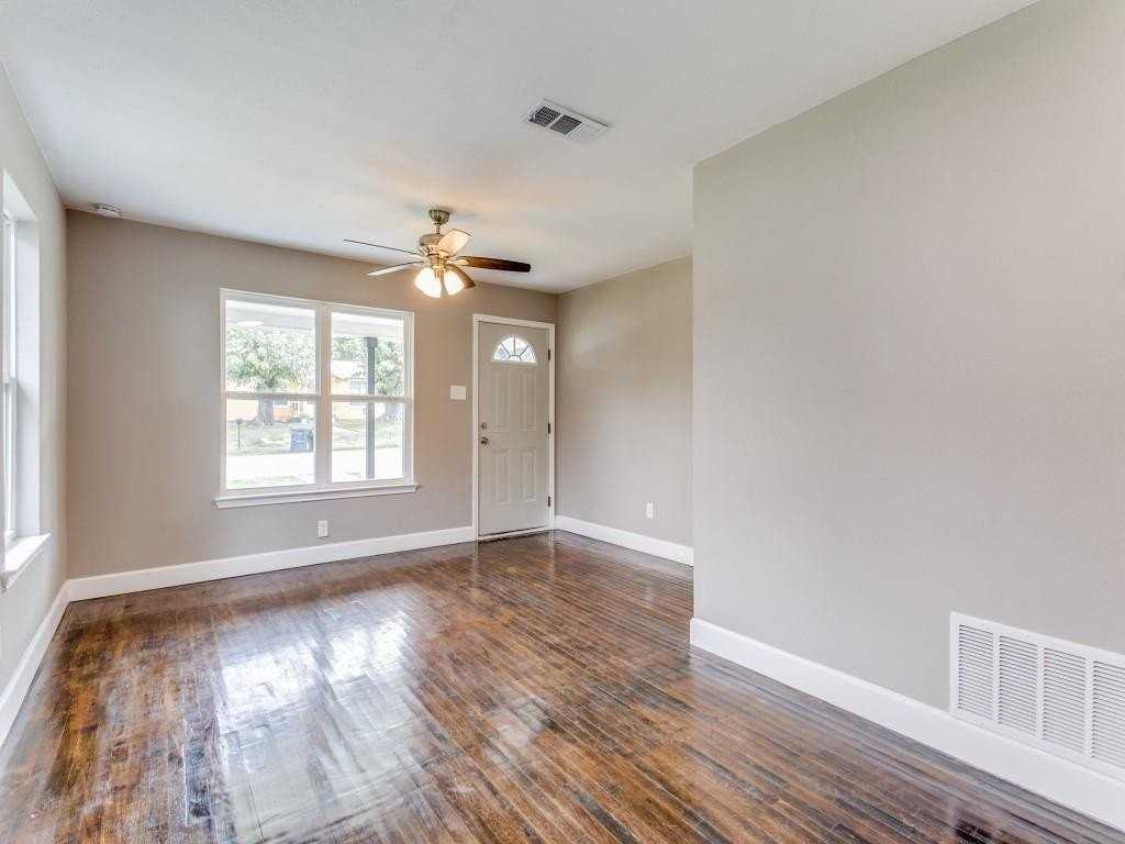 8121 W Elizabeth Ln - Photo 4 of 22