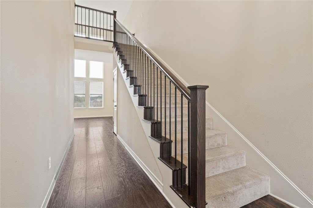 102 Eagle Meadow Dr - Photo 3 of 40